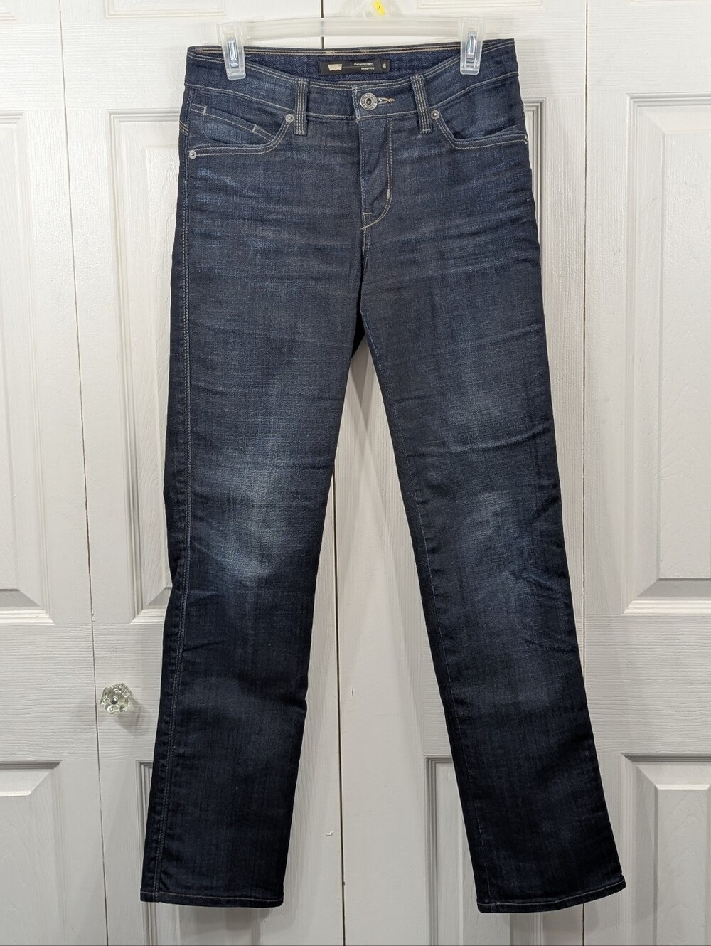 Levis: "Flatter & Flaunt" Jeans - Size 6 - 28/32